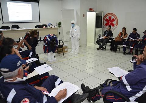 Profissionais do Samu fazem capacitação para tratar coronavírus em Manaus
