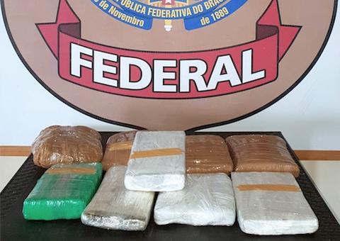 Jovem é preso com 9 pacotes de skunk em embarcação no Amazonas 