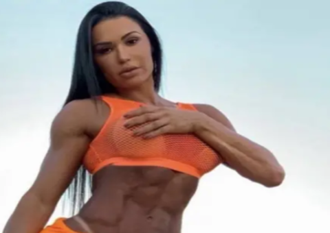 De quarentena, Gracyanne Barbosa paralisa seguidores com treino usando vassoura em casa