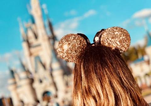 Homem morre de coronavírus 2 semanas após visitar a Disney