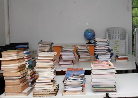 Instituições fazem doações para a 6ª Feira de Livros