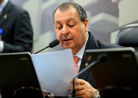 Senador Omar Aziz divulga resultado de teste para coronavírus 