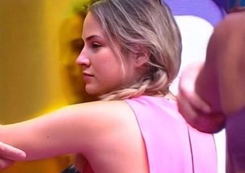 BBB20: Gabi usa absorvente interno para ‘segurar xixi’ e web reage