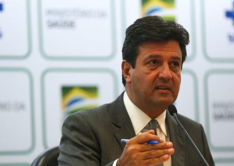 Sistema de saúde pode entrar em colapso em abril, diz ministro