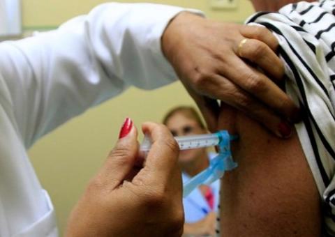 Vacina contra gripe é disponibilizada para idosos e trabalhadores da saúde em Manaus