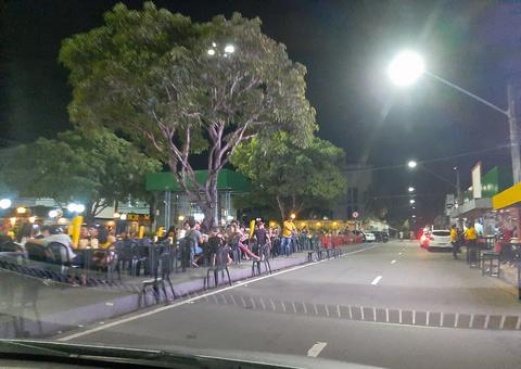 Bares em Manaus permanecem cheios mesmo com orientações da OMS