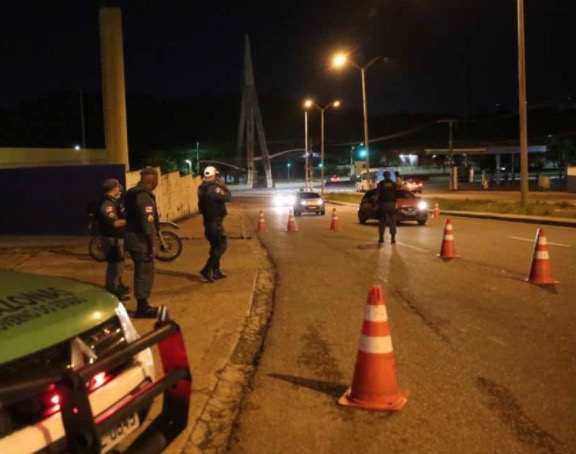 Em Manaus, polícia faz operação para combater homicídios em área vermelha