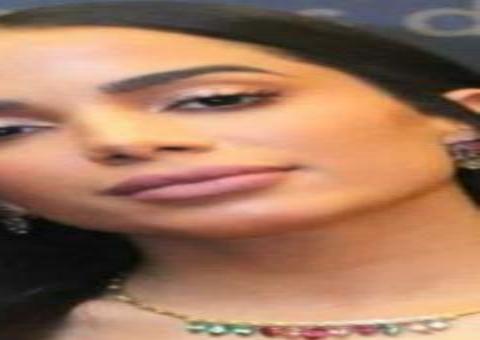 Um ano após polêmica com Neymar, Bruna Marquezine volta a seguir Anitta