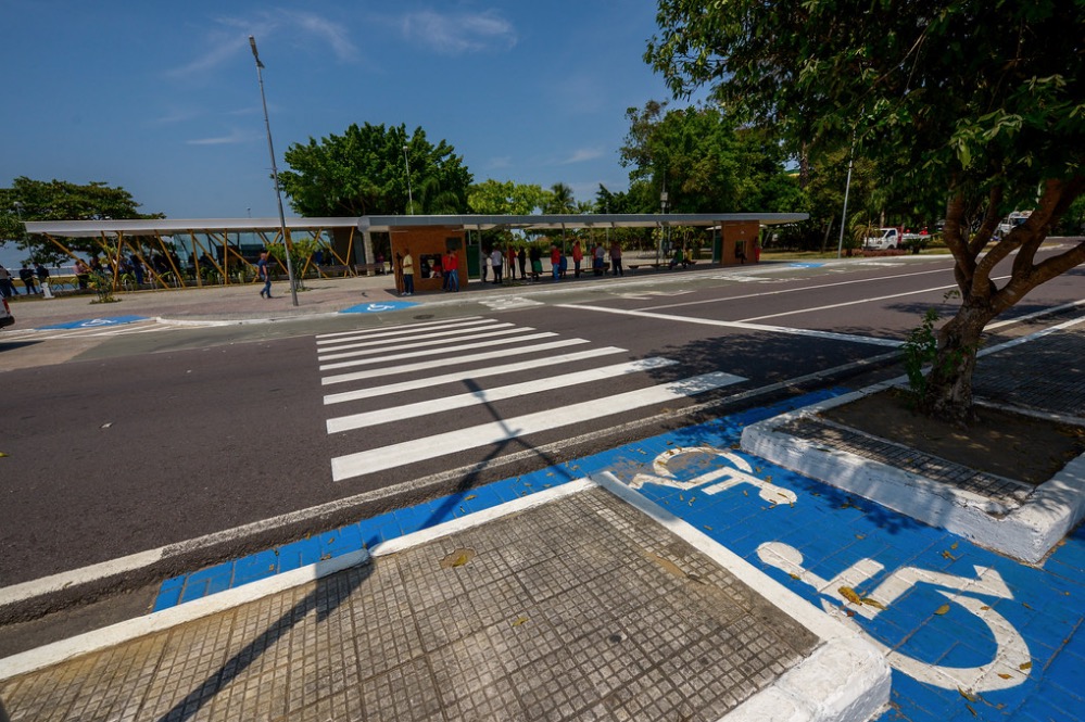 Prefeitura de Manaus suspende linhas de ônibus que atendem Ponta Negra 