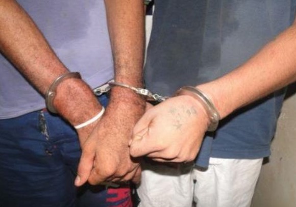 Armados, criminosos invadem drogaria e tocam terror durante assalto