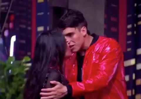 Prior dispara para Flay: 'eu gosto que enfiem os 3 dedos no meu c*'