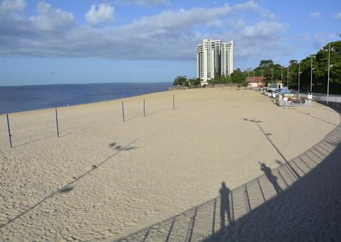 Ponta Negra é interditada para impedir aglomeração de pessoas