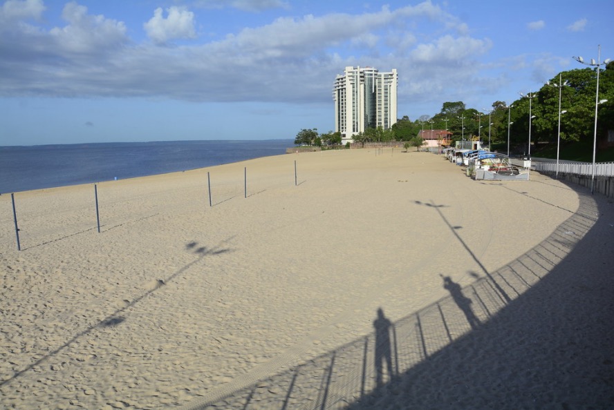 Ponta Negra é interditada para impedir aglomeração de pessoas