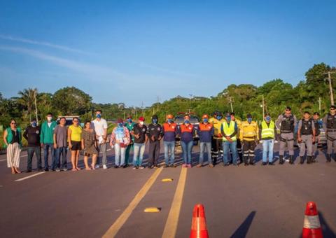 Manacapuru faz barreira na entrada da cidade para tentar conter coronavírus