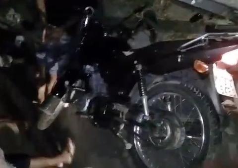 Suspeito de assalto se 'arrebenta' ao cair de moto durante fuga em Manaus