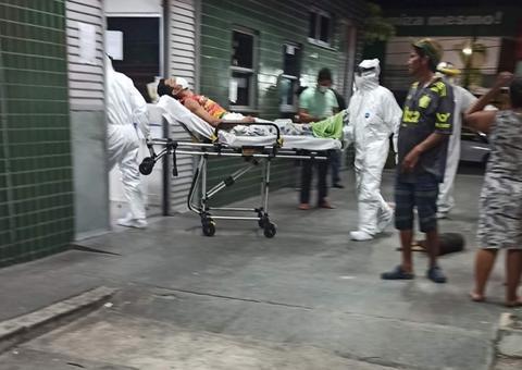 Em Manaus, agentes do Samu usam trajes especiais em atendimento e levantam suspeitas de covid-19