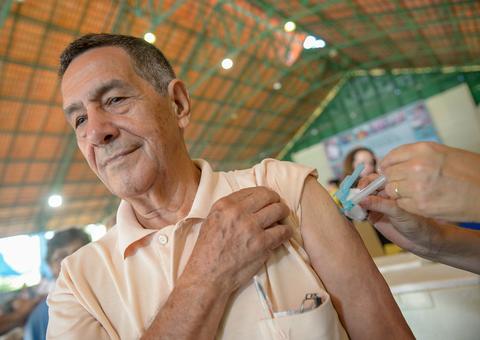 Com forte chuva em Manaus, prefeitura adia campanha de vacinação contra gripe