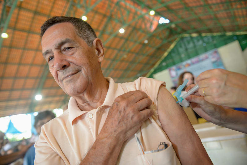 Com forte chuva em Manaus, prefeitura adia campanha de vacinação contra gripe