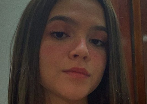 Mel Maia se irrita com internauta que a chamou de ‘Maria -Chuteira’ e rebate comentário