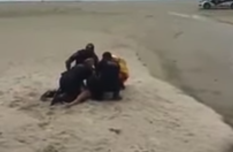 Após desobedecer ordem de isolamento, mulher é detida em praia