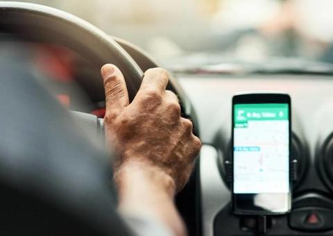 Motorista de aplicativo é roubado ao estacionar carro na frente de casa em Manaus 
