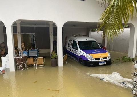 Forte chuva em Manaus faz Joana Darc perder 'tudo’ até carro para resgate de animais