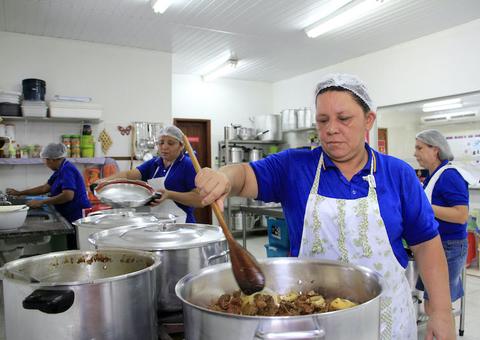 Restaurantes e cozinhas comunitários têm funcionamento suspenso em Manaus