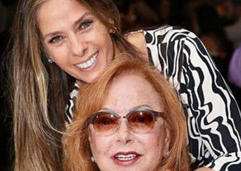 Adriane Galisteu revela que sogra está internada em estado grave com coronavírus 