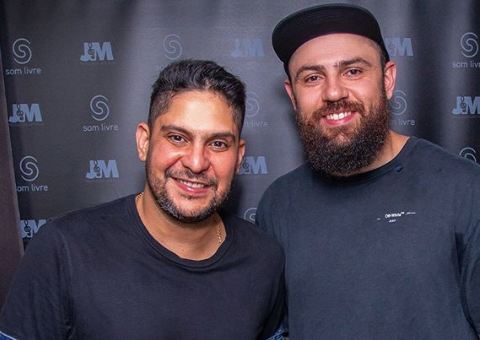 Separado há um ano, sertanejo assume namoro com amiga de ex-mulher