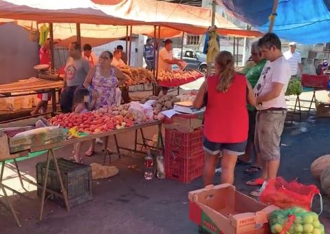 Após denúncia, Polícia Militar fiscaliza feira da Aparecida em Manaus 