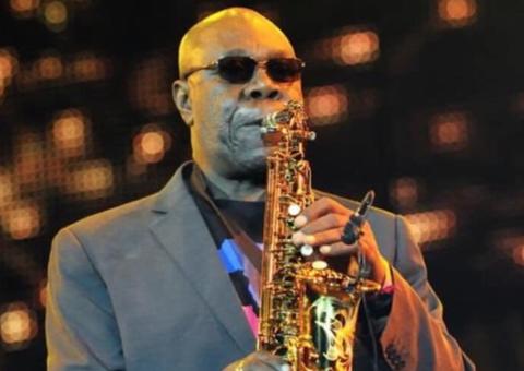 Lenda do jazz, Manu Dibango morre após ser diagnosticado com Covid-19 