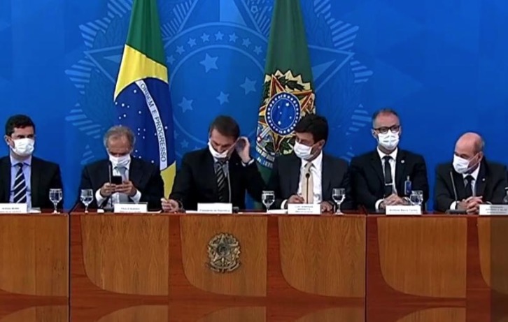 Hospital que fez teste de coronavírus em Bolsonaro divulga lista e mantém dois nomes em sigilo