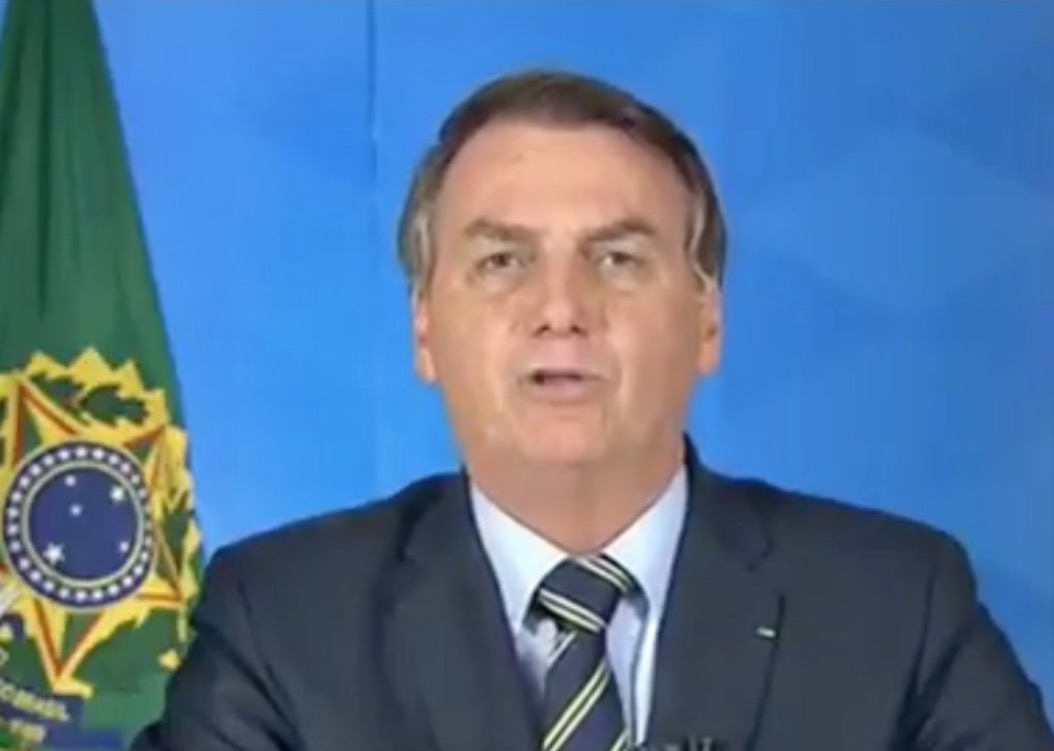 Bolsonaro volta a chamar coronavírus de ‘gripezinha’, critica prevenção e culpa mídia