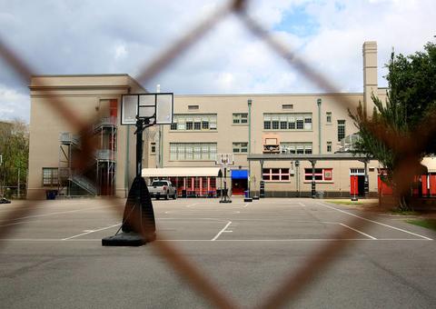 Na contramão de potências, Bolsonaro defende manter escolas abertas em meio a coronavírus