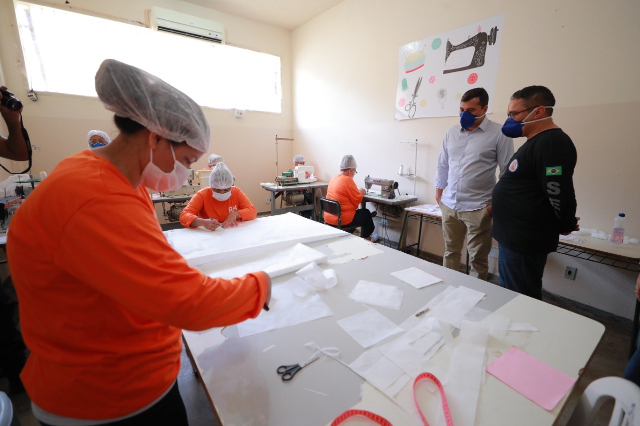 Em presídios do Amazonas serão produzidas 120 mil máscaras e álcool 70º 