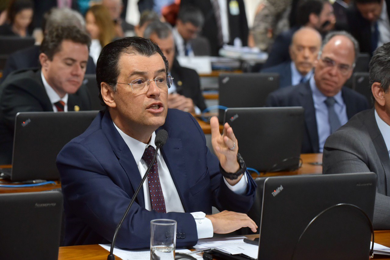 Eduardo Braga quer elevar para R$ 350 auxílio mensal anunciado pelo governo federal