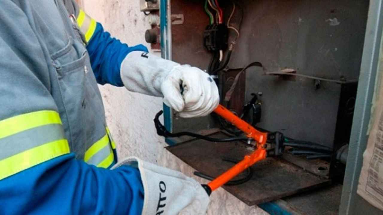 Aneel suspende por 90 dias cortes no fornecimento de energia elétrica