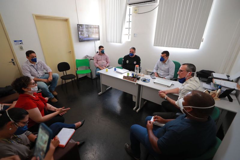 Empresas produzem álcool e doam às áreas de saúde e segurança do Amazonas