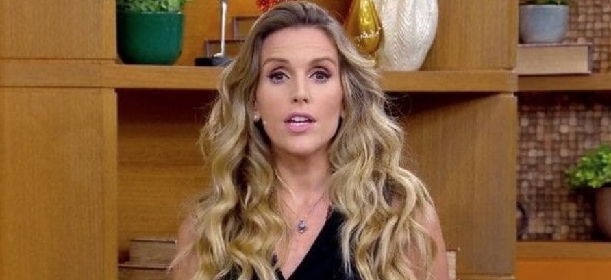 Ex Globo Mariana Ferrão revolta vizinhos ao passear em público com coronavírus 