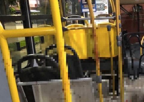 Bandidos se revoltam e esfaqueiam passageiros em assalto a ônibus em Manaus