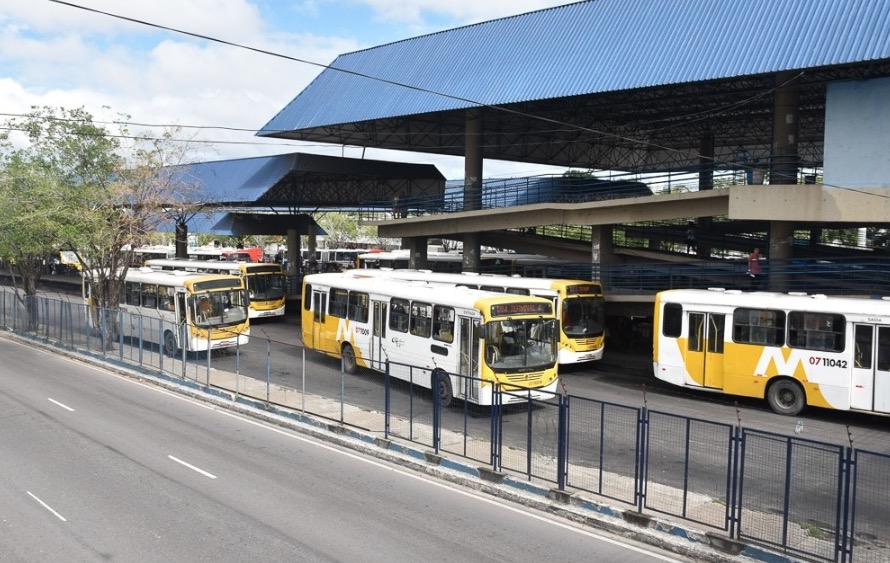 Coronavírus: MPAM recomenda lavagem diária de ônibus, terminais e mototáxis