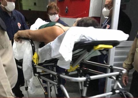 Em ato de desespero, mulher reage a assalto e é baleada na frente de casa em Manaus