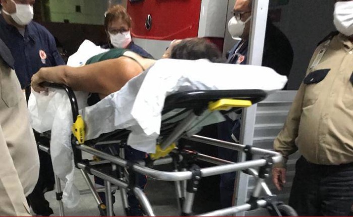 Em ato de desespero, mulher reage a assalto e é baleada na frente de casa em Manaus