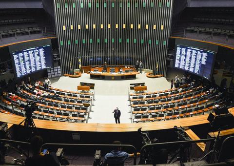 Deputados sugerem corte de 50% dos salários durante pandemia de coronavírus 