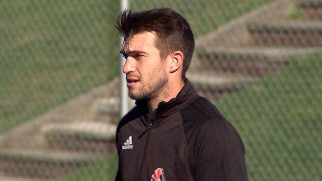 Em quarentena, jogador fica bêbado e passeia em carrinho de golfe