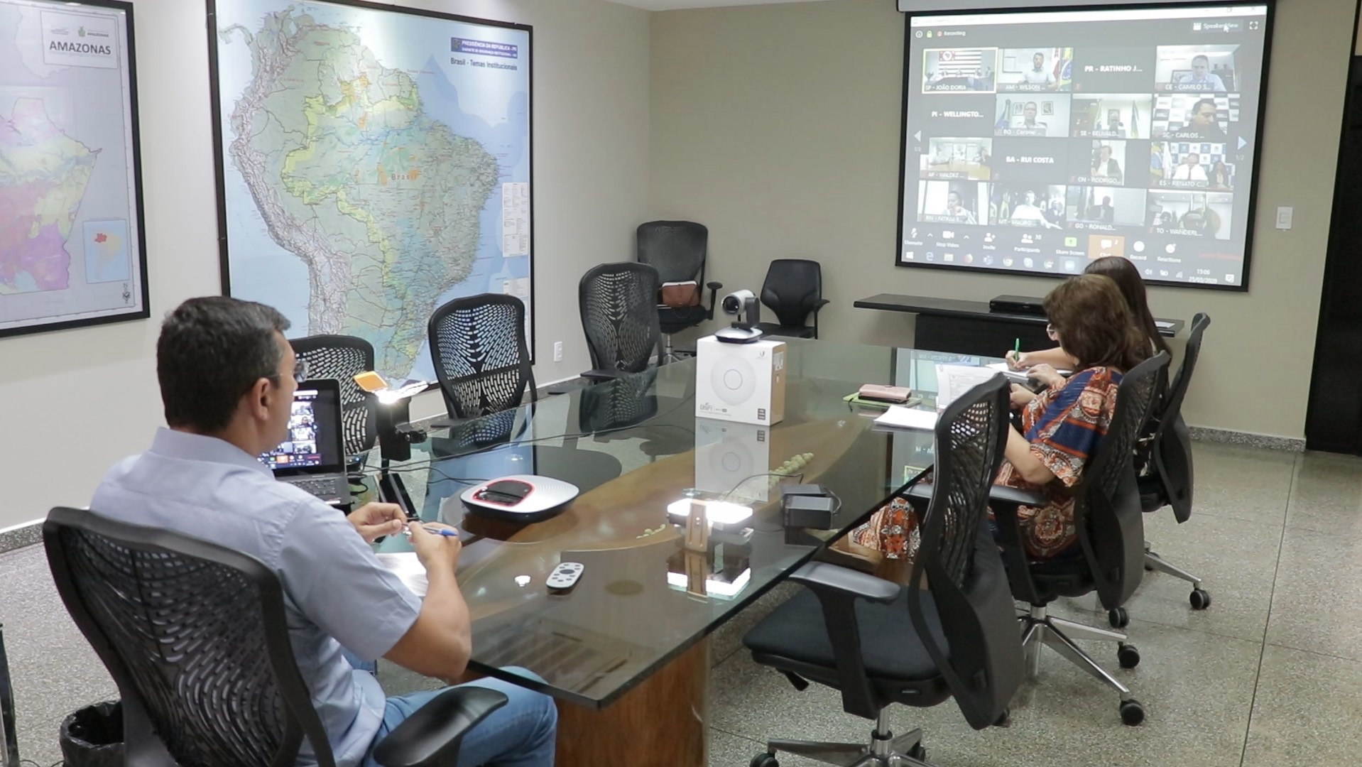 Governadores pedem suspensão de dívidas e apoio federal contra coronavírus