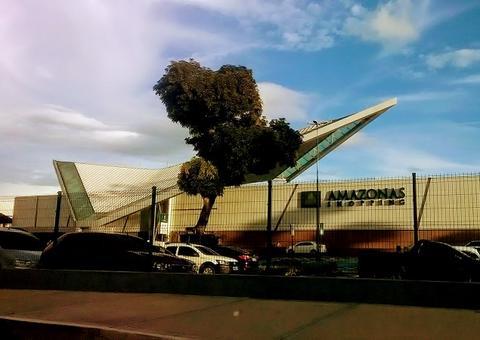 Em Manaus, idosos têm pontos drive-thru para tomar vacina contra gripe
