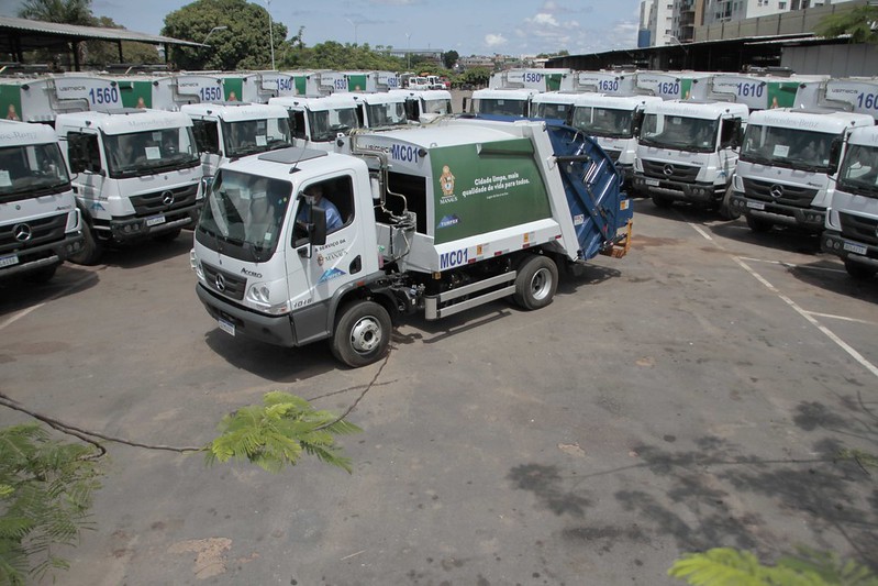 Manaus tem reforço de 14 caminhões para coleta de lixo 