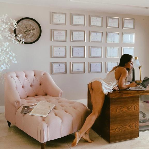 Mayra Cardi ensina técnica 'pega marido' durante quarentena