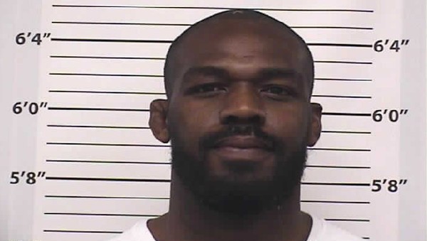 Campeão do UFC, Jon Jones é preso novamente por dirigir bêbado